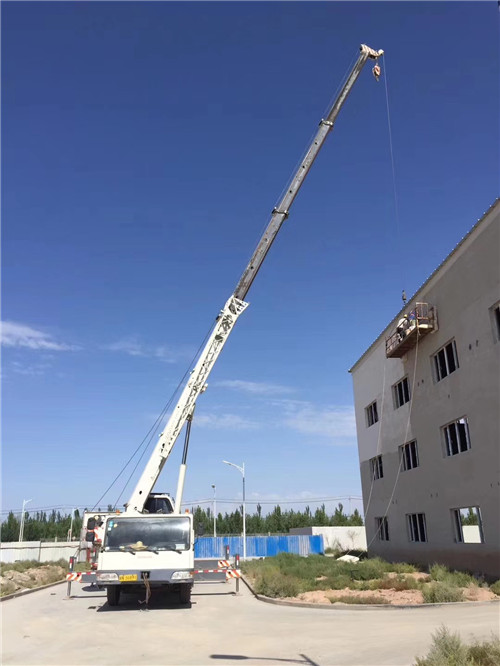 海丰县“轻装强干”—— 吊车的 “轻量化臂架” 技术